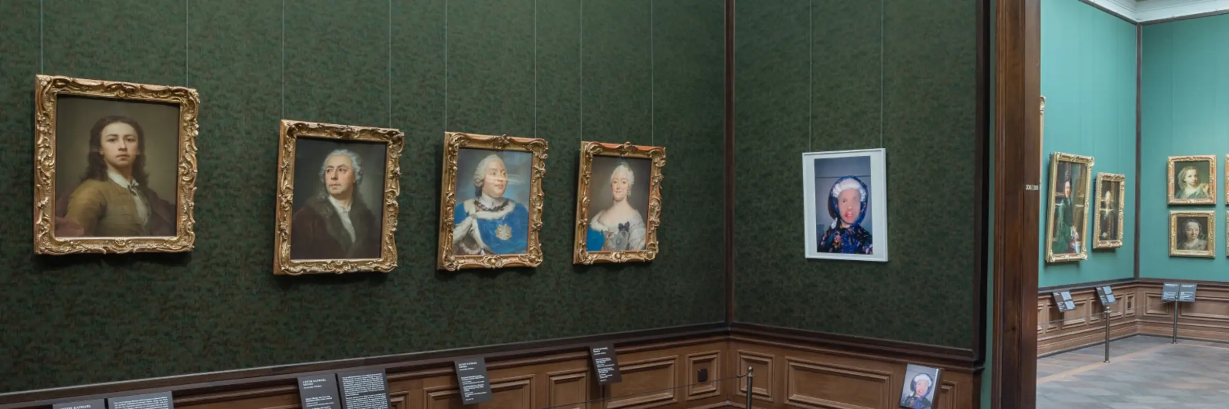 Ausstellungsansicht des Blickwechsels "Wolfgang Tillmans und das Pastellkabinett in der Gemäldegalerie Alte Meister", 2023