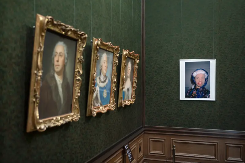Ausstellungsansicht des Blickwechsels "Wolfgang Tillmans und das Pastellkabinett in der Gemäldegalerie Alte Meister", 2023