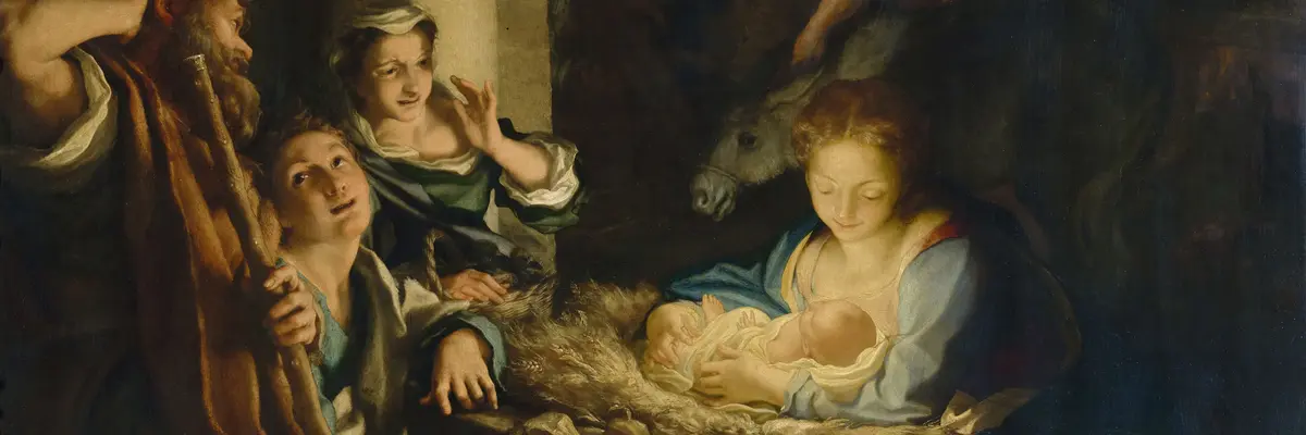 Eine Frau hält ein Baby im Arm in dunkler Umgebung