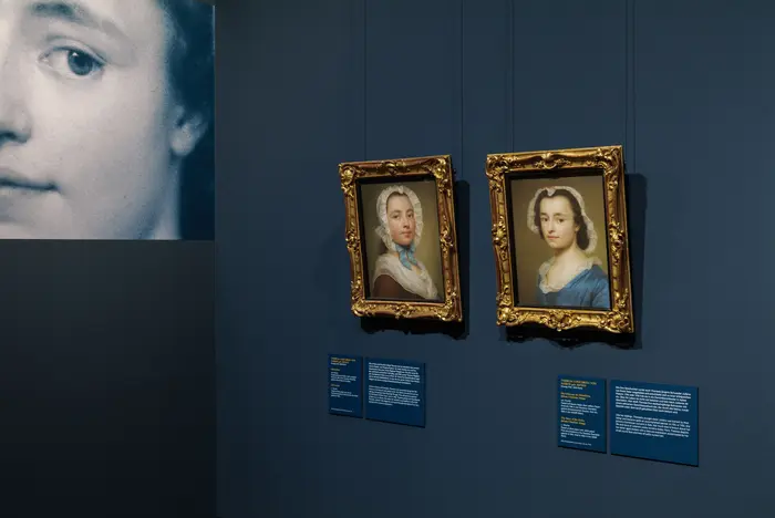Gemälde von Rosalba Carriera hängen an der Wand
