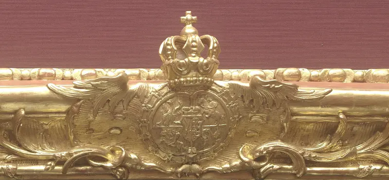 carved frame crown
