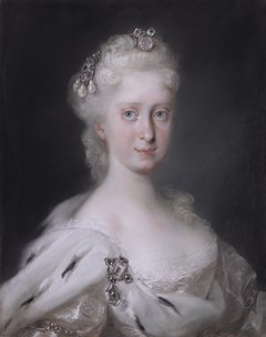 Pastellporträt einer Frau in hellem Kleid mit Spitze und Hermelinbesatz, Diamanten und PErlen im Haar