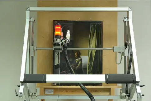 Painting on the easel behind a mobile XRF-scanner