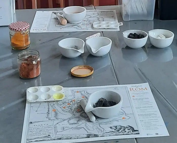 Farbpigmente in einer Werkstatt