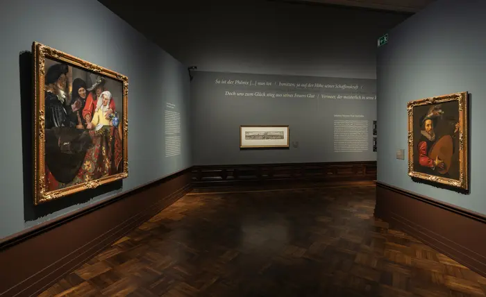 Eine Ausstellungssnsicht mit Gemälden von Vermeer