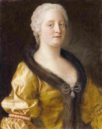 Maria Theresia mit Perrücke und in gelbem Kleid